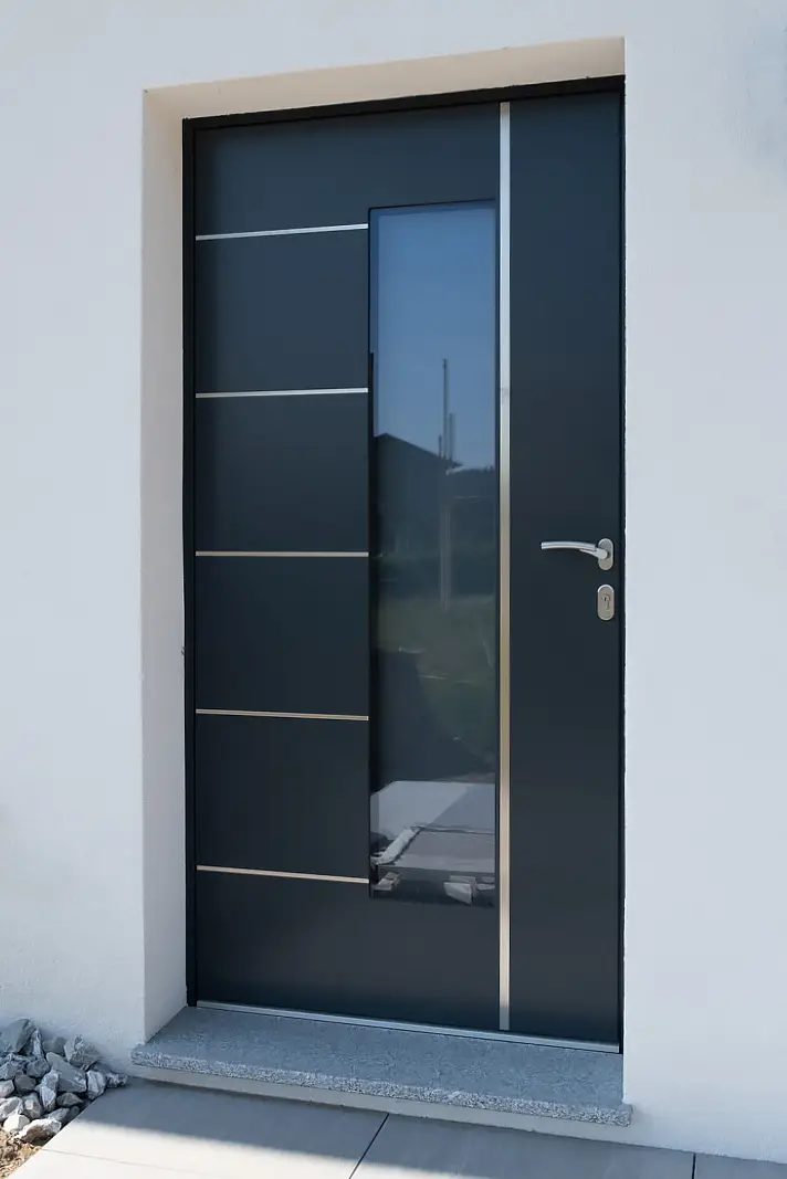Porte d'entrée d'une villa.